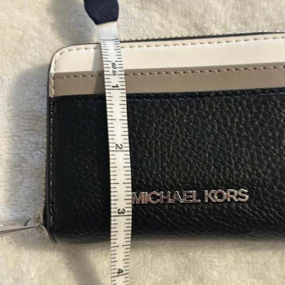 NWT Michael Kors wallet. - Picture 7 of 9